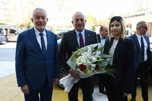 &Ccedil;avuşoğlu: "D&uuml;nyanın sorunlarını &ccedil;&ouml;zmek i&ccedil;in bizim gibi y&uuml;kselen &uuml;lkelere &ouml;nemli g&ouml;revler d&uuml;ş&uuml;yor"
