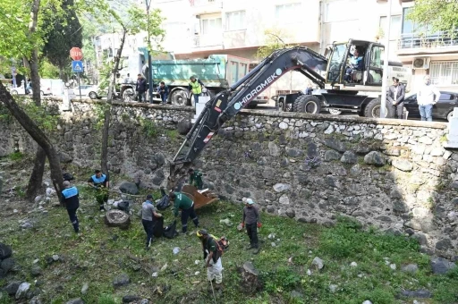 Çaybaşı Deresi hem temizlendi hem de yeni fidanlar dikildi
