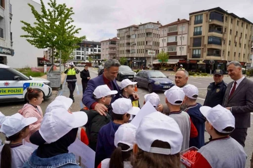 &Ccedil;aycuma&rsquo;da &ouml;ğrencilere trafik bilinci aşılandı
