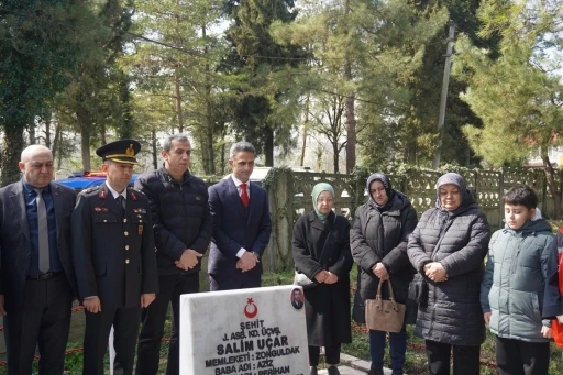 &Ccedil;aycuma&rsquo;da şehitlerin kabirleri başında dualar edildi
