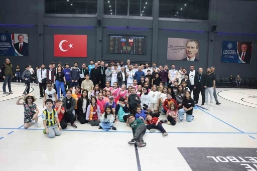 Çayırova Belediyesi, yarı final için sahaya çıkıyor
