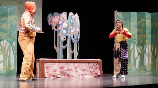 &Ccedil;ayırova&rsquo;da &ccedil;ocuklar ara tatili tiyatroyla değerlendiriyor
