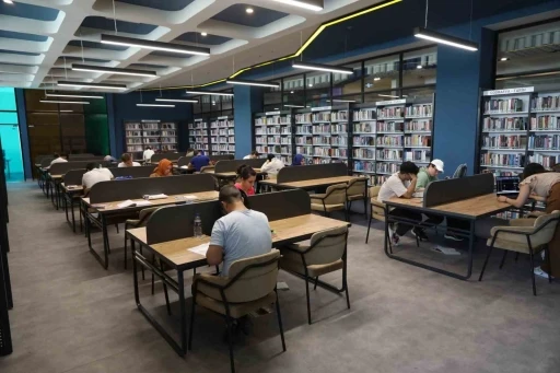 &Ccedil;ayırova&rsquo;daki k&uuml;t&uuml;phanelere 2025 yılında 91 bin ziyaret&ccedil;i
