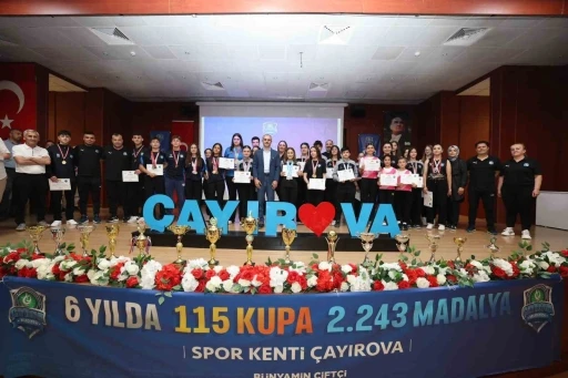 &Ccedil;ayırovalı sporcular 2025&rsquo;te 354 madalya ve 14 kupa kazandı
