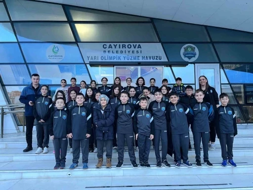 &Ccedil;ayırovalı y&uuml;z&uuml;c&uuml;ler yarışlardan 27 madalyayla d&ouml;nd&uuml;
