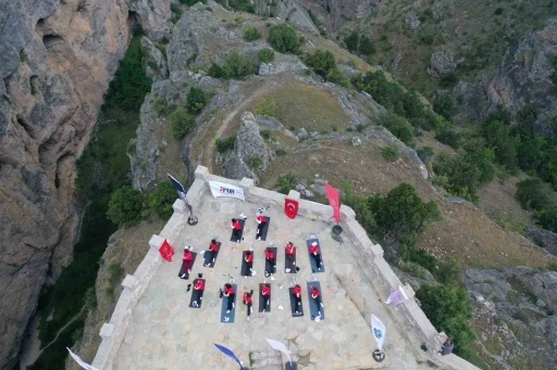 Cehennem Deresi Kanyonu&rsquo;nda d&uuml;nya yoga g&uuml;n&uuml; etkinliği
