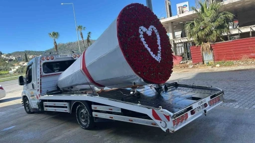 &Ccedil;ekicinin vincini 777 g&uuml;lle donatıp eşine s&uuml;rpriz yaptı
