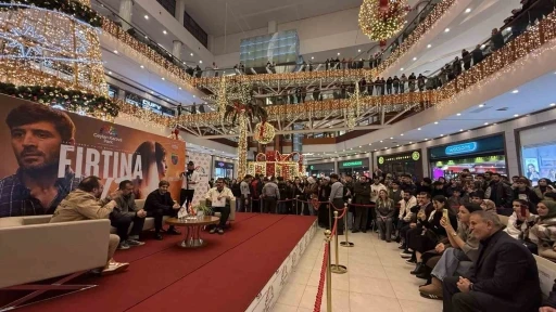 &Ccedil;ekimleri Diyarbakır&rsquo;da yapılan &lsquo;Fırtına Kız&rsquo; sinema filminin galası ger&ccedil;ekleşti
