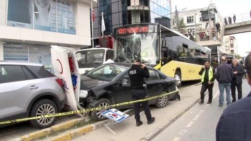 Çekmeköy’de İETT otobüsü durağa daldı
