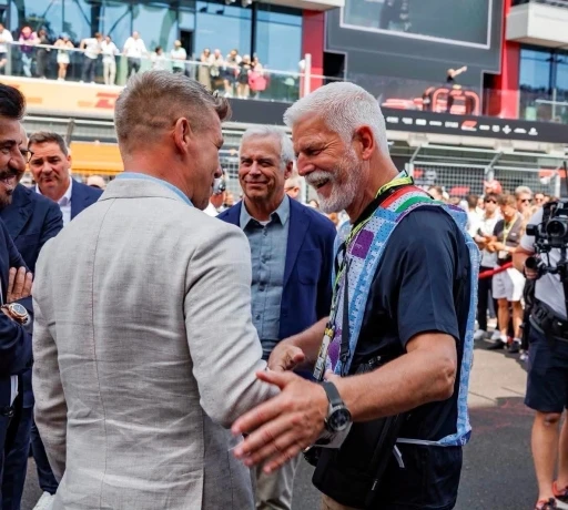 &Ccedil;ekya Cumhurbaşkanı Pavel, F1 yarışında foto muhabiri olarak g&ouml;rev aldı
