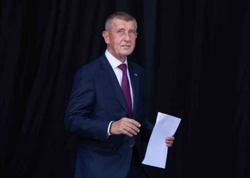 Çekya’nın eski Başbakanı Babis’e miting sırasında koltuk değnekli saldırı
