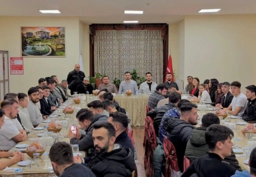 Celal Karat&uuml;re, Ankara&rsquo;da gen&ccedil;lerle sahurda buluştu

