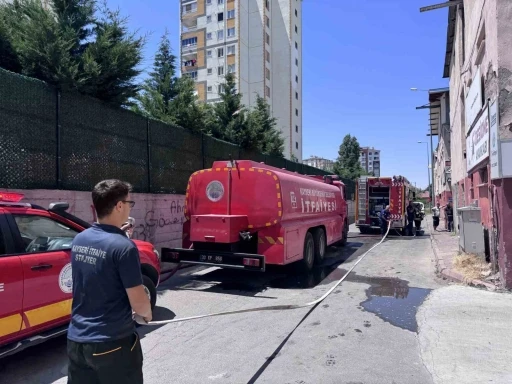 &Ccedil;elik eşya at&ouml;lyesinde korkutan yangın
