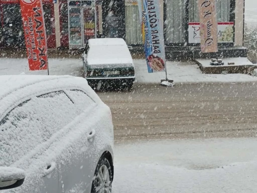 Çelikhan ilçesine yılın ilk kar yağışı başladı
