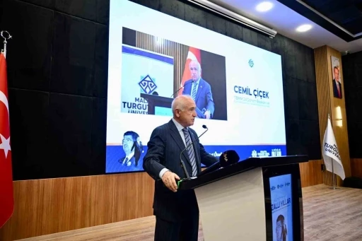 Cemil &Ccedil;i&ccedil;ek: "&Ouml;zal T&uuml;rkiye&rsquo;ye &ccedil;ağ atlattı, &uuml;&ccedil; temel &ouml;zg&uuml;rl&uuml;kle d&ouml;n&uuml;ş&uuml;m sağladı"
