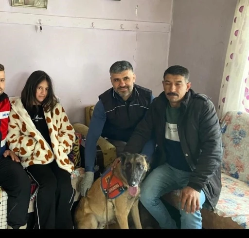 Cep telefonu elinden alınınca evden ka&ccedil;an 13 yaşındaki kız bulundu
