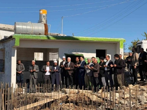 &Ccedil;ermik Belediye Başkanı Karamehmetoğlu cami temelini attı
