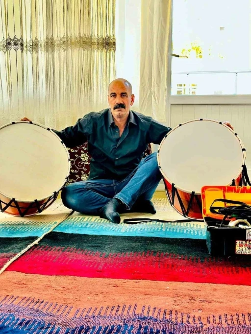 &Ccedil;ermik&rsquo;te 40 yıldır baba mesleği davul imalatı yapıyor
