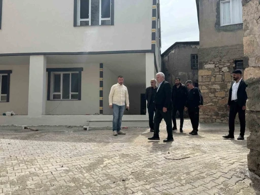 &Ccedil;ermik&rsquo;te bozulan yolların yapımına başlandı
