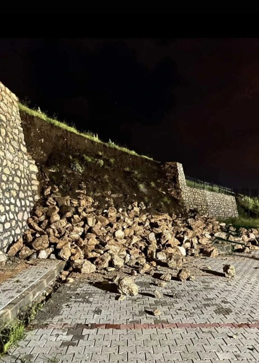&Ccedil;ermik&rsquo;te istinat duvarı &ccedil;&ouml;kt&uuml;

