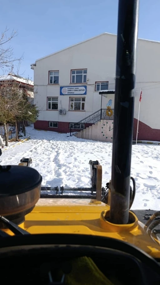 &Ccedil;ermik&rsquo;te okullar eğitime hazırlandı
