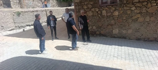 &Ccedil;ermik&rsquo;te yağışlar nedeni ile bozulan yollar onarılıyor
