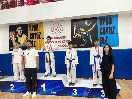 &Ccedil;ermikli sporcular madalyalarla d&ouml;nd&uuml;
