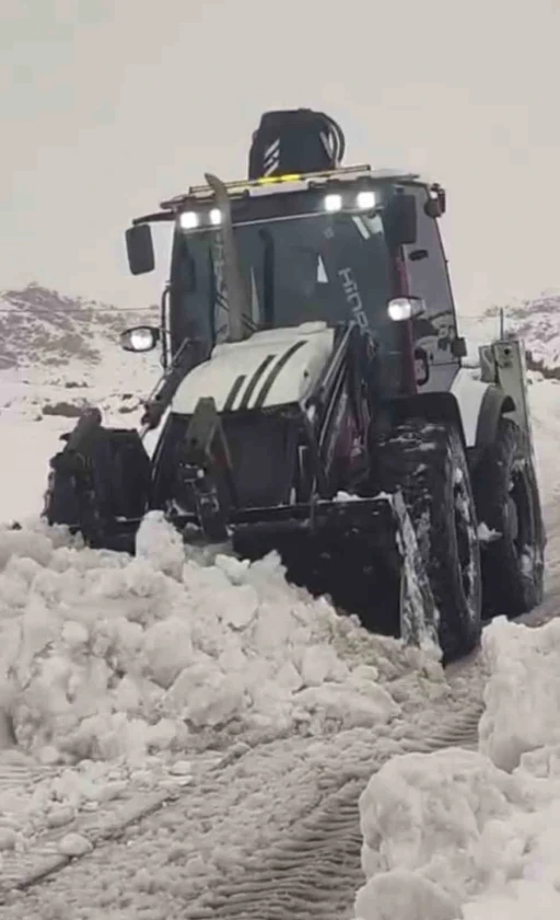 &Ccedil;ermikte kardan dolayı kapanan mahalle yolları ulaşıma a&ccedil;ıldı
