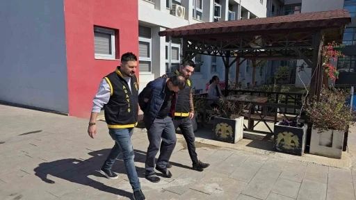 Cerrahi maskeli hırsız yakalanınca &quot;Eşyaları yolda buldum&quot; savunması yaptı
