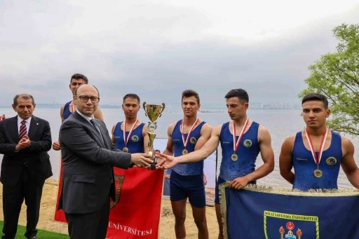Cerrahpaşa CUP K&uuml;rek Yarışları&rsquo;nda &uuml;niversiteler K&uuml;&ccedil;&uuml;k&ccedil;ekmece G&ouml;l&uuml;&rsquo;nde yarıştı
