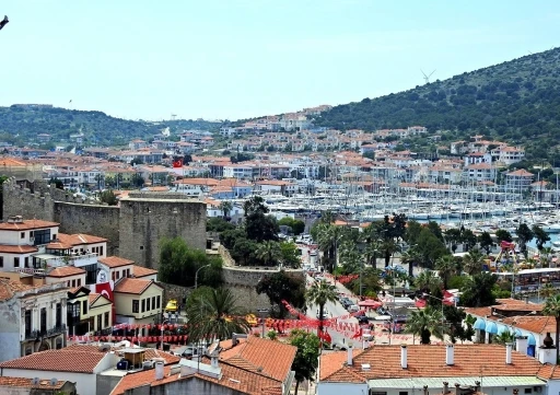 Çeşme, bayramda 1 milyon kişi bekliyor
