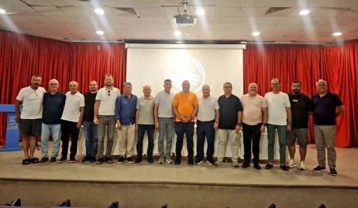 &Ccedil;eşme Belediyespor&rsquo;da Mehmet Sarısa&ccedil; yeniden başkan se&ccedil;ildi
