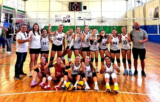Çeşme Belediyespor Küçük Kızlar Voleybol Takımı grup lideri oldu
