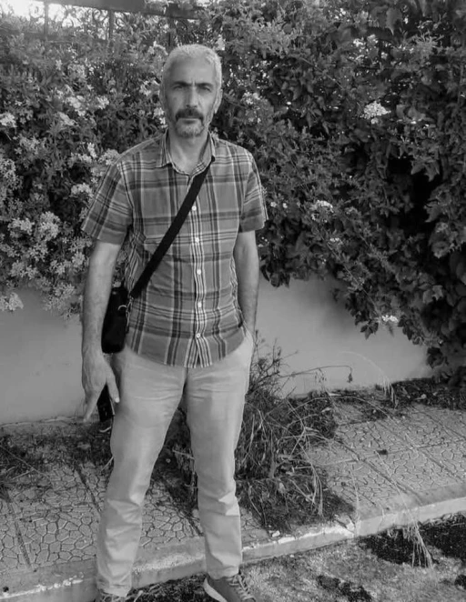 &Ccedil;eşme&rsquo;de evinin etrafını kontrol ederken d&uuml;şen kişi hayatını kaybetti
