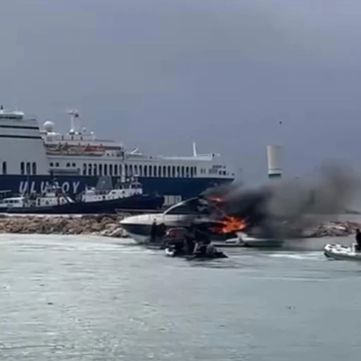 &Ccedil;eşme&rsquo;de motoryatta yangın paniği
