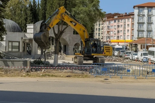 Çevre düzenlemesi diyerek ağaçları tahrip ettiler
