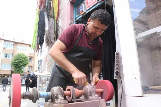 &Ccedil;eyrek asırlık bı&ccedil;ak ustasından &ouml;nemli uyarılar
