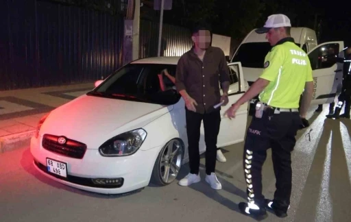 Ceza yese de &uuml;slubuyla hem polisi hem de gazetecileri şaşırttı
