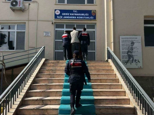 Cezaevi firarisi Gediz&rsquo;de yakalandı
