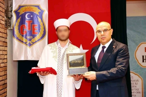 Cezaevinde 4 h&uuml;k&uuml;ml&uuml; hafız oldu
