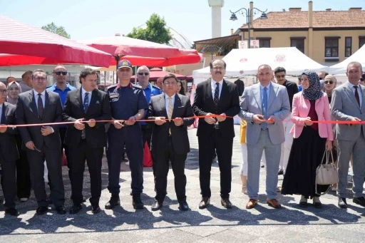 Cezaevlerinde &uuml;retildi, vatandaşla buluştu
