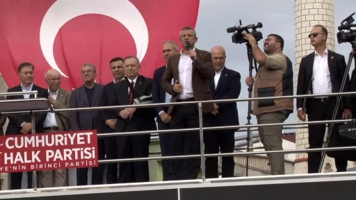 CHP Genel Başkanı Özel adliye önünde açıklamalarda bulundu