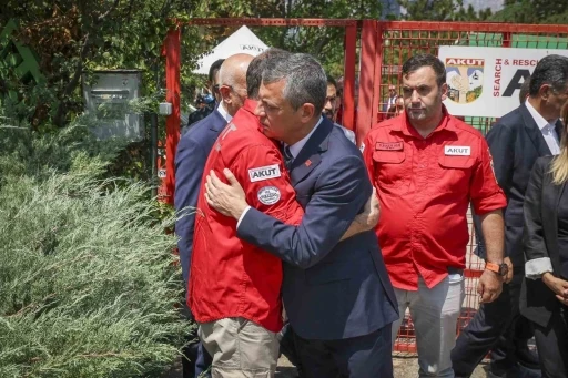 CHP Genel Başkanı Özel’den AKUT’a taziye ziyareti
