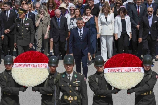 CHP Genel Başkanı Özel, Lozan Antlaşması’nın 102’nci yıldönümünde Anıtkabir’i ziyaret etti
