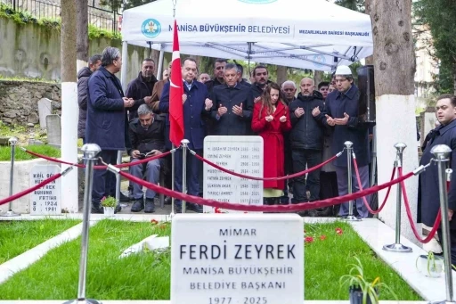 CHP Genel Başkanı &Ouml;zel, memleketinde kabir ziyaretlerinde bulundu
