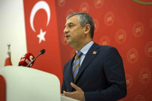 CHP Genel Başkanı &Ouml;zel: "Hangi partiden olursa olsun t&uuml;m gen&ccedil;ler bizim gen&ccedil;lerimizdir"
