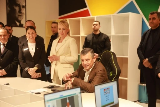 CHP Genel Başkanı &Ouml;zg&uuml;r &Ouml;zel&rsquo;den Başkan Doğana &ouml;vg&uuml; dolu s&ouml;zler
