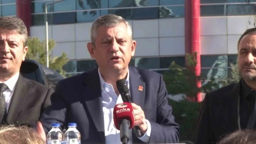 CHP Genel Başkanı &Ouml;zg&uuml;r &Ouml;zel vatandaşlarla bir araya geldi

