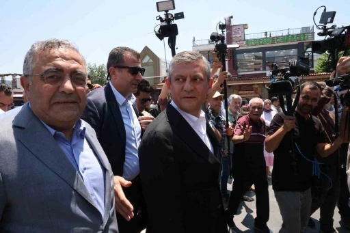 CHP Grup Başkanı &Ouml;zel, Selahattin Demirtaş&rsquo;ın selamını Diyarbakırlılara iletti
