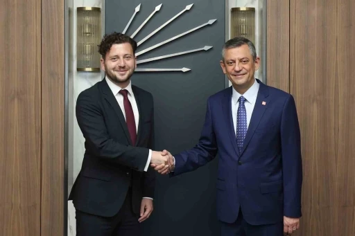 CHP lideri Özel, Almanya Yeşiller Partisi Eş Genel Başkanı Felix Banaszak’ı kabul etti
